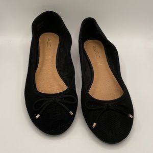 NWOT Aldo Black Size 8.5 Flats with Bow and Gold Detail